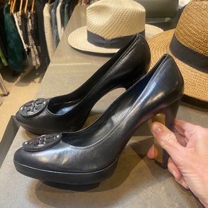 Tory Burch black leather platform pumps 9.5